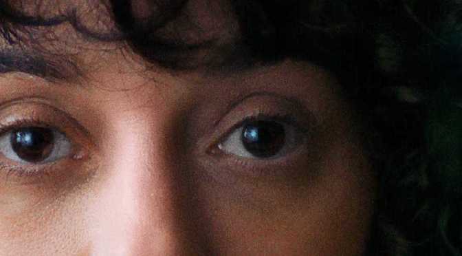 Μικρό θλιμμένο κορίτσι