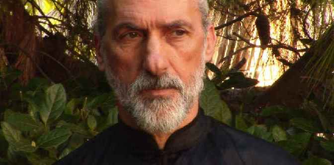 Στην κόψη του ξυραφιού