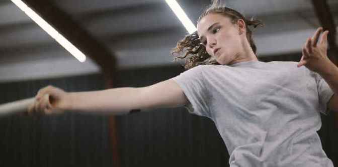 H Τζούλι μένει σιωπηλή