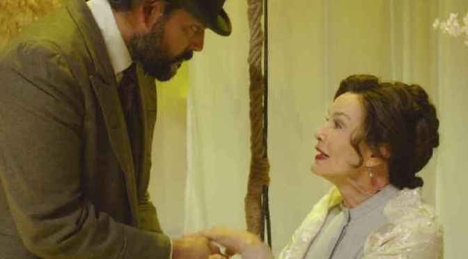 Η σπουδαία κυρία Χολ